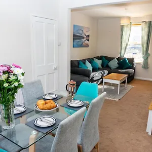 Cheltenham-spacious 2 Bedroom Home-sleeps 6-parking-garden-wifi , Cheltenham United Kingdom